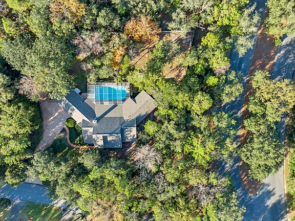 3rd image of 115 Canterbury Cir