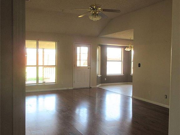 4th image of 3701 Christie Dr