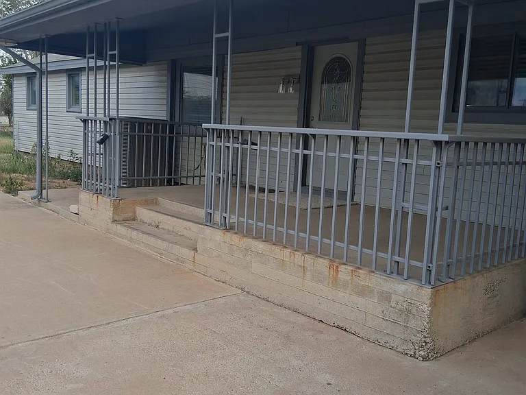 2517 Newell Rd — Photo 2