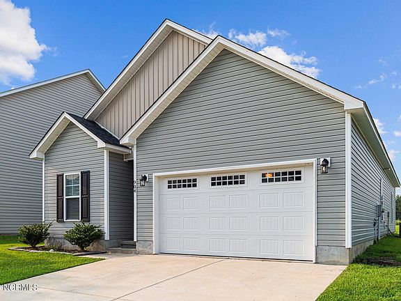 3rd image of 904 Jade Lane