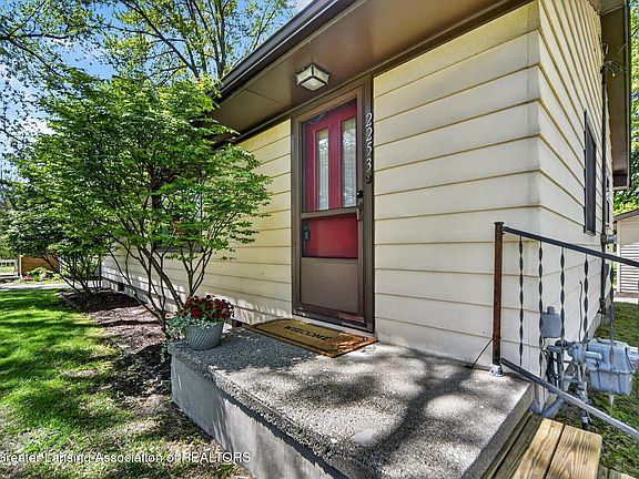 2nd image of 2253 N Eifert Rd