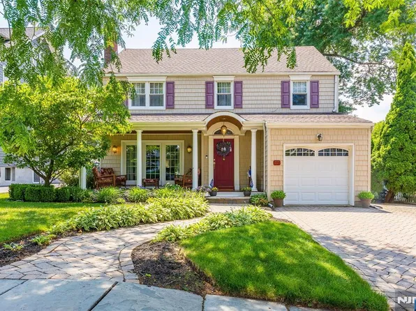 221 W Passaic Ave, Rutherford, NJ 07070