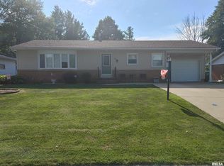 105 N 3rd St, Roanoke, IL