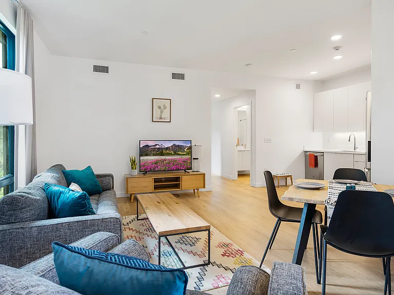 One East Pleasant — Photo 8