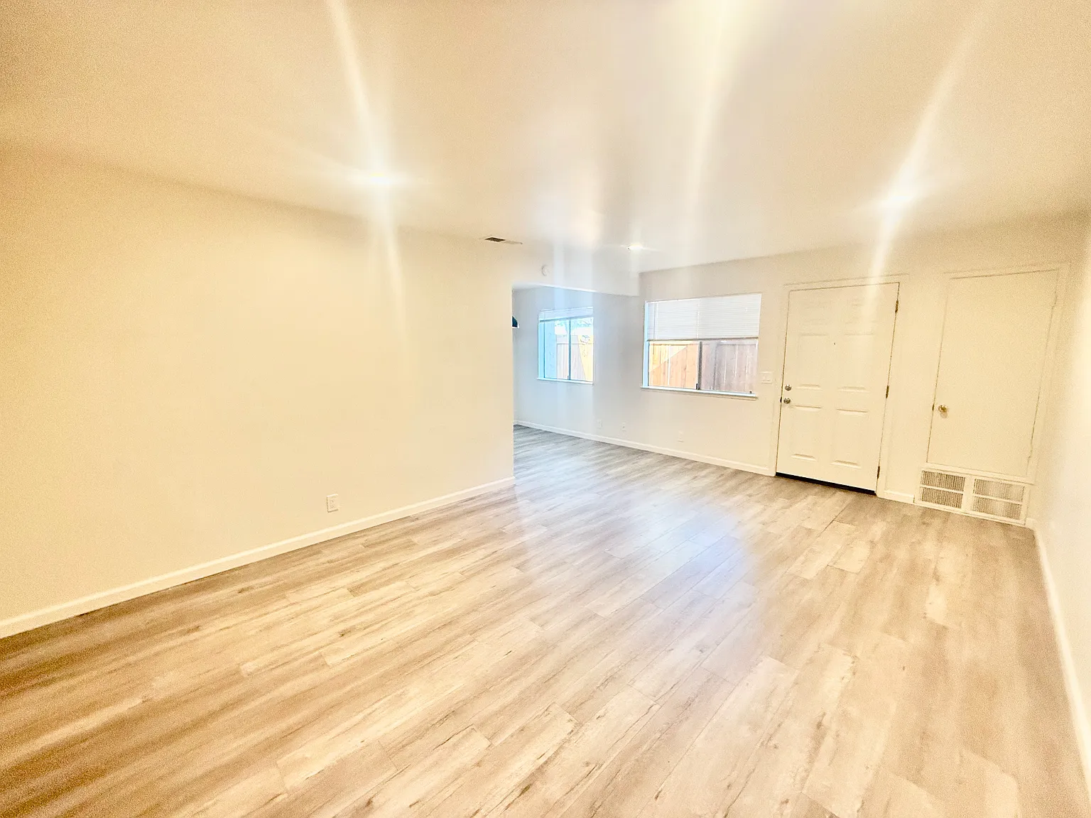 2 bed, 1.5 bath, 1003 sqft, $2,999 — Photo 3