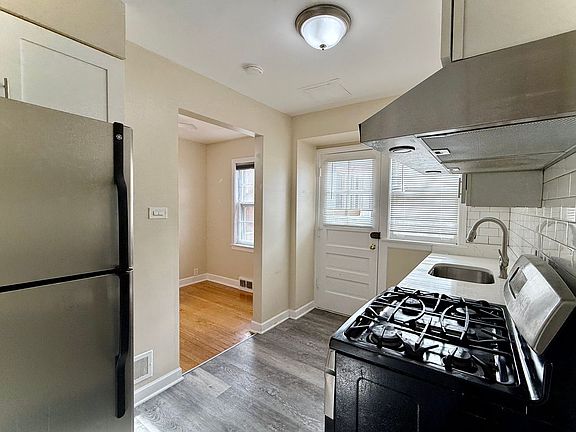 3rd image of 1011 S Oak Park Ave APT E