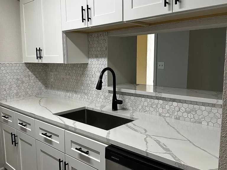 833 Riverside Dr #831 — Photo 2