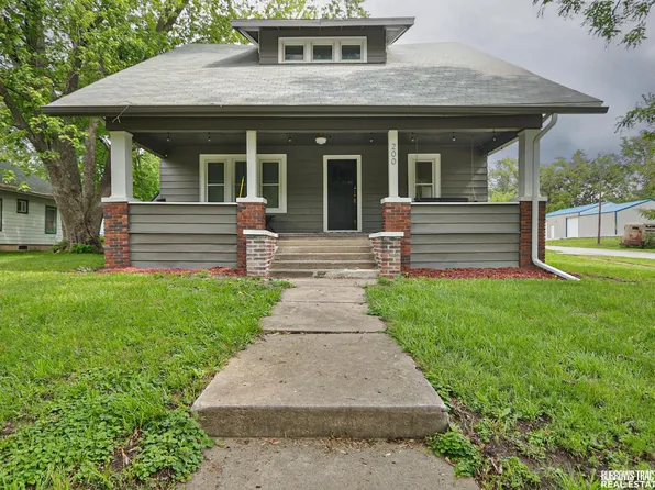 200 W 4th St, Douglas, NE 68344