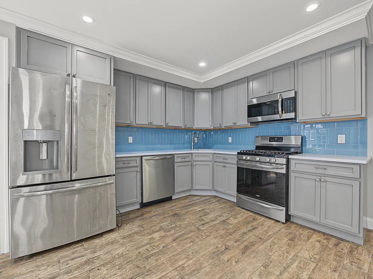 2 bed, 1000 sqft, $2,800 — Photo 4