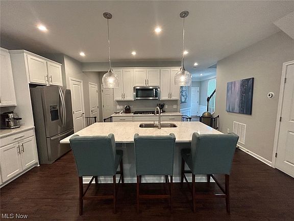 5th image of 848 Woodside Dr