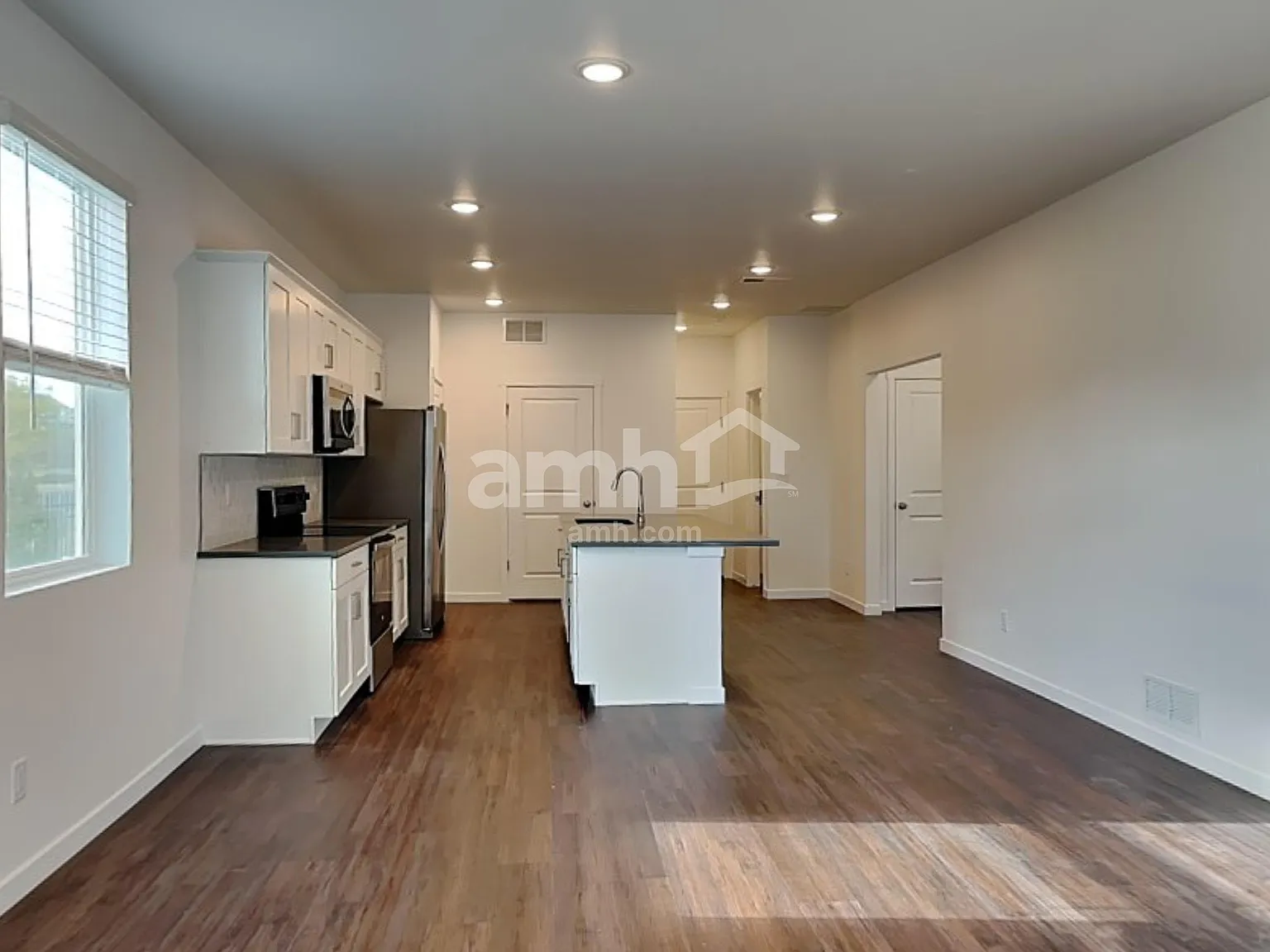 3 bed, 2.5 bath, 1730 sqft, $2,685 — Photo 4