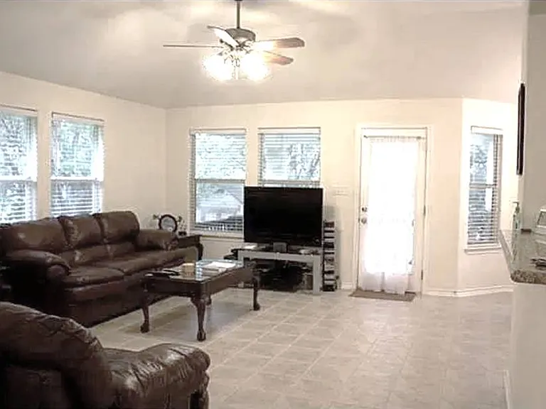 189 Donna Dr — Photo 3