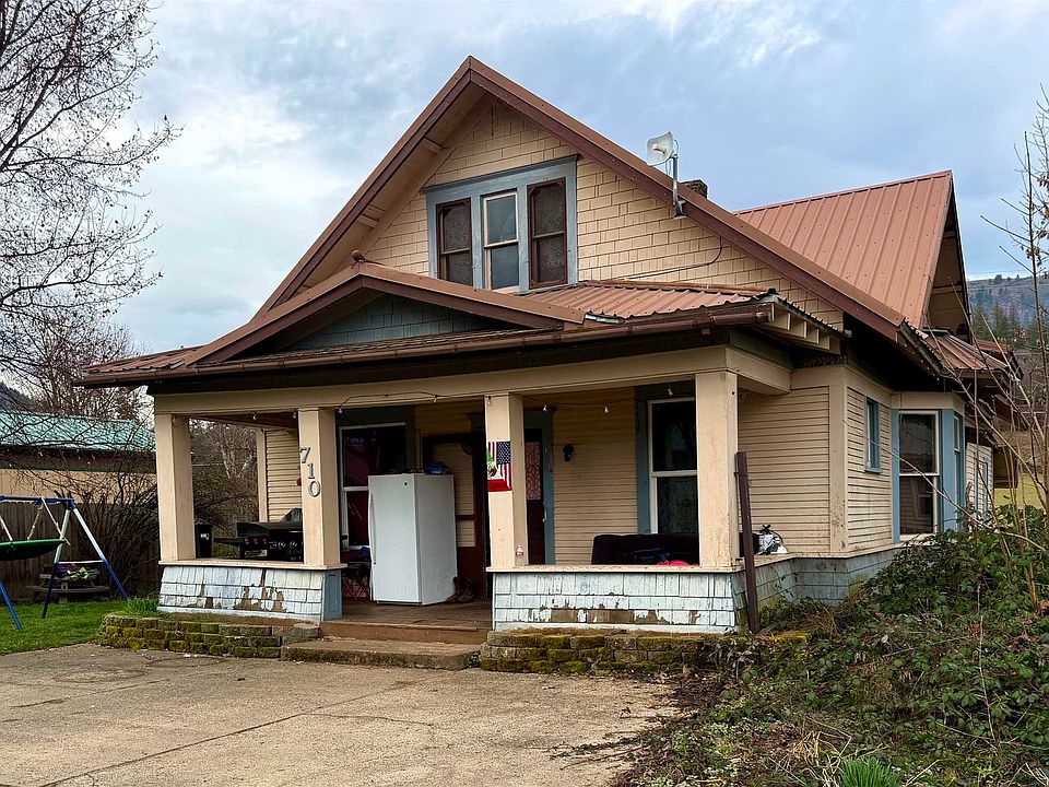 1st image of 710 Maple St