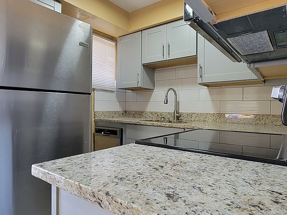 5th image of 2408 Linhart Ave #2408