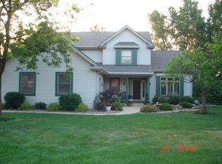 W351N5411 Lake Dr, Oconomowoc, WI 53066