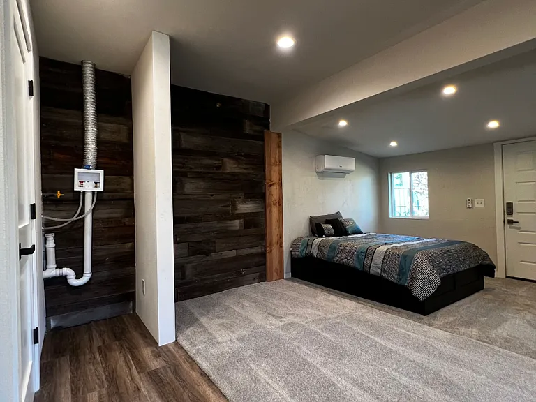 1401 Ames St #B — Photo 11