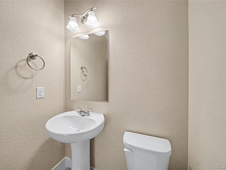 4937 S Addison Way — Photo 5