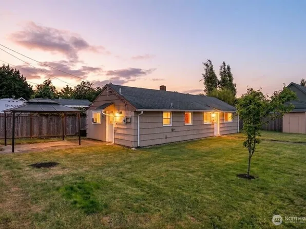 805 1/2 4TH Avenue SW, Puyallup, WA 98371