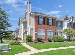 16 De Leone Cir, Franklin Park, NJ 08823