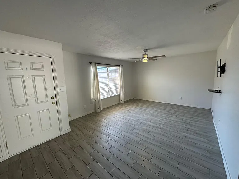 3309 W Echo Ln — Photo 4