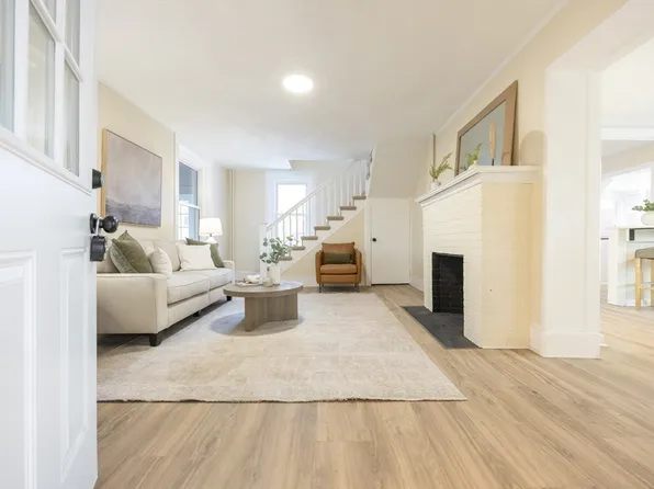 10 Hobamack Rd, Weymouth, MA 02191