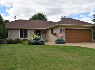 1807 Rolling Green Curv, Mendota Heights, MN 55118