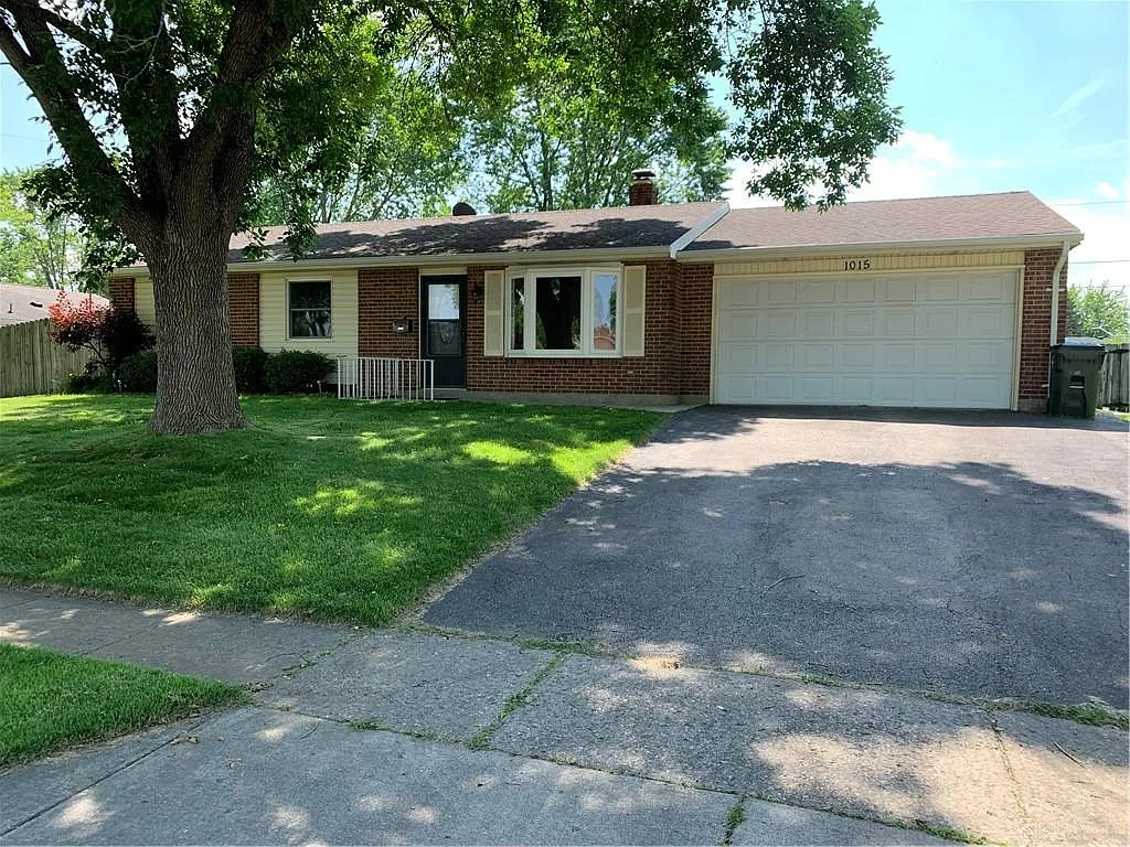 1015 McQuillan Dr photo 1