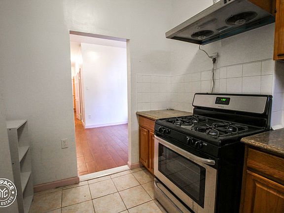2nd image of 858 Hart St #1LLX