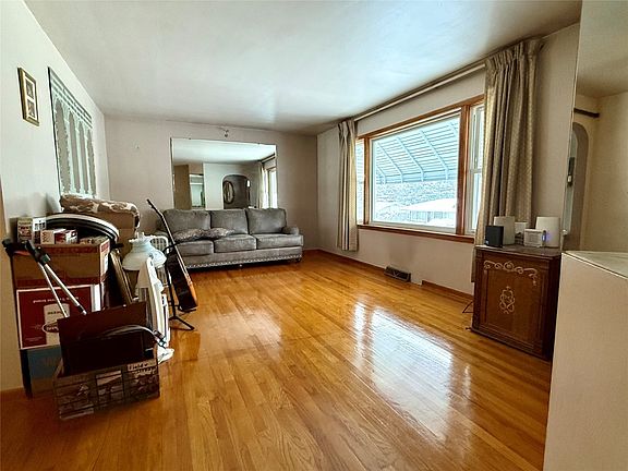 2nd image of 5038 Hillsdale Ave