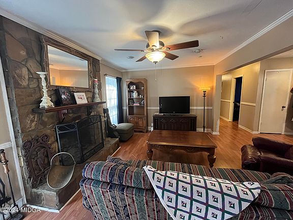4th image of 2924 Clairmont Ave