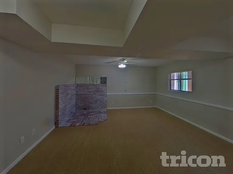 3015 Moonbeam Cir N — Photo 4