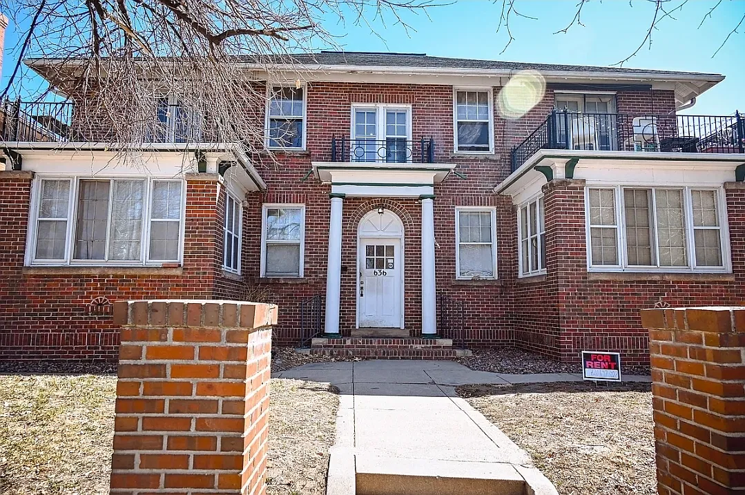 3 bed, 1200 sqft, $2,200 — Photo 1