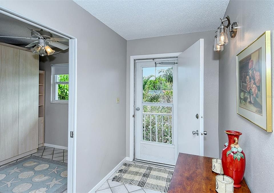 Longbeach Village Condominiums 7115 Gulf Of Mexico Dr Longboat Key