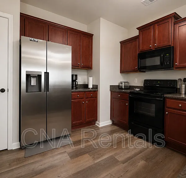 596 Oakside Pl — Photo 4