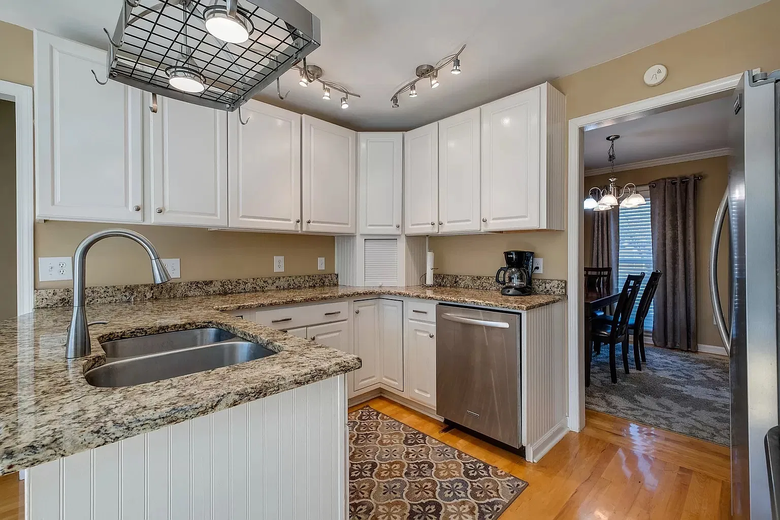 3 bed, 2068 sqft, $2,950 — Photo 2