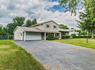 30 Shrubbery Ln, Rochester, NY 14624