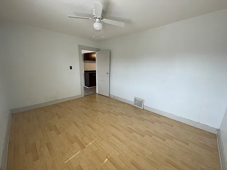 661 McKay Ave #1 — Photo 6