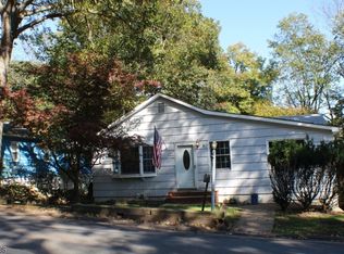 519 Brooklyn Mountain Rd, Hopatcong, NJ 07843