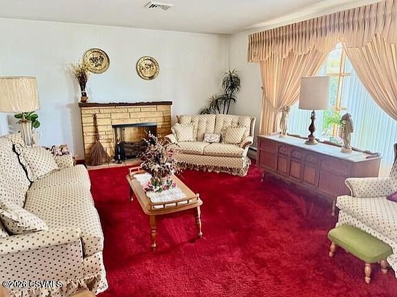3rd image of 1024 Sunset Dr