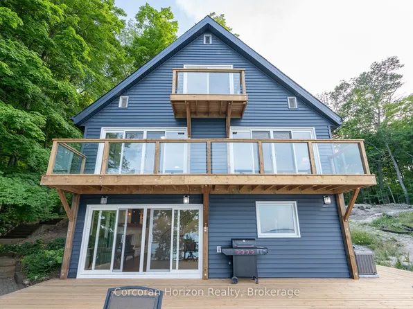 77 McArthur Dr, Penetanguishene, ON L9M 1X3