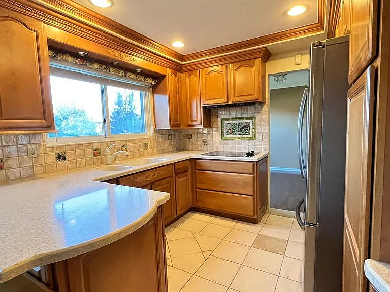 2852 Mayfair Dr — Photo 9