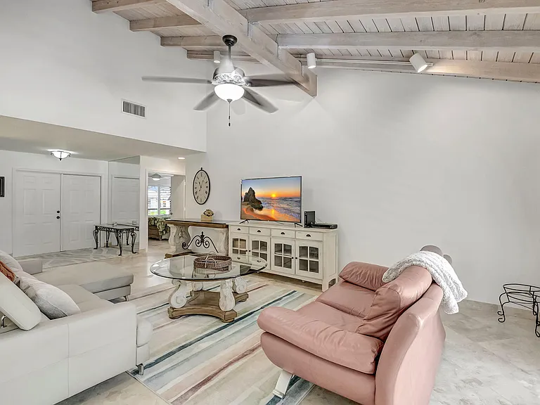 804 Foxpointe Cir — Photo 9