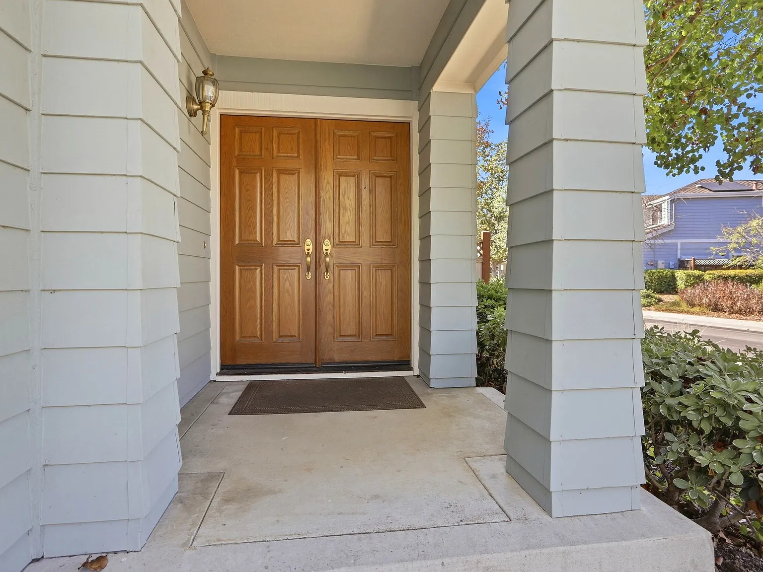 4 bed, 2334 sqft, $6,975 — Photo 2