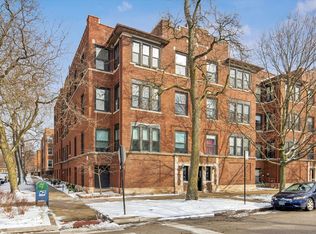 7035 N Greenview Ave APT 3S, Chicago, IL 60626