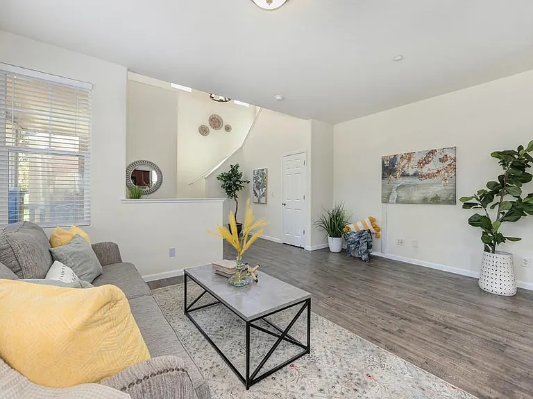 15 Crystalwood Cir — Photo 9