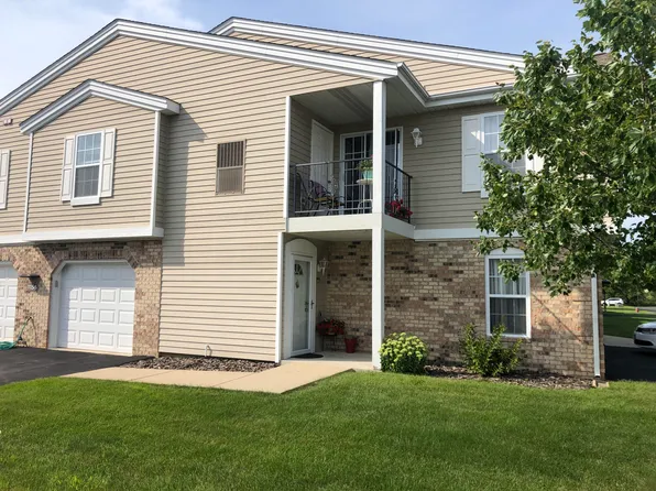 1156 Sunnyslope Dr, Racine, WI 53406