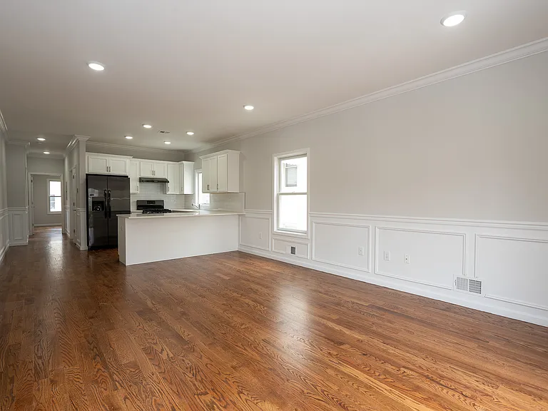 704 Warren St #1 — Photo 7