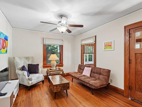 3rd image of 3825 2nd Ave