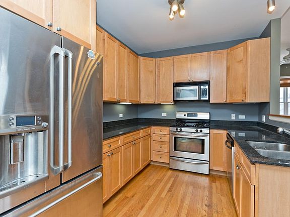 4th image of 1319 N Wicker Park Ave #2R