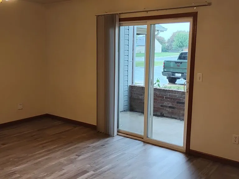 120 Bridgewater Ct — Photo 2